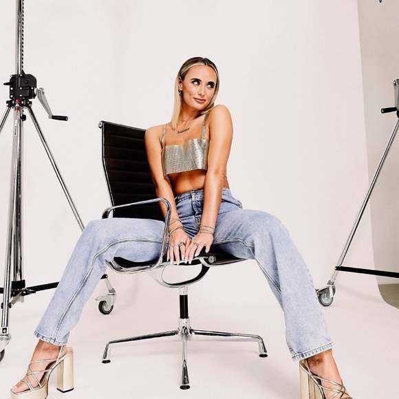 SIMMI Chain Mail Strappy Crop Top in Gold - Picture 3 of 7